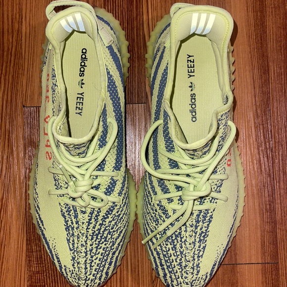 Adidas Yeezy Boost 350 V2 men's sneakers. Size: US 12 Color: Semi Frozen Yellow Adidas Yeezy Boost 350 V2 men's sneakers. Size: US 12 Color: Semi Frozen Yellow